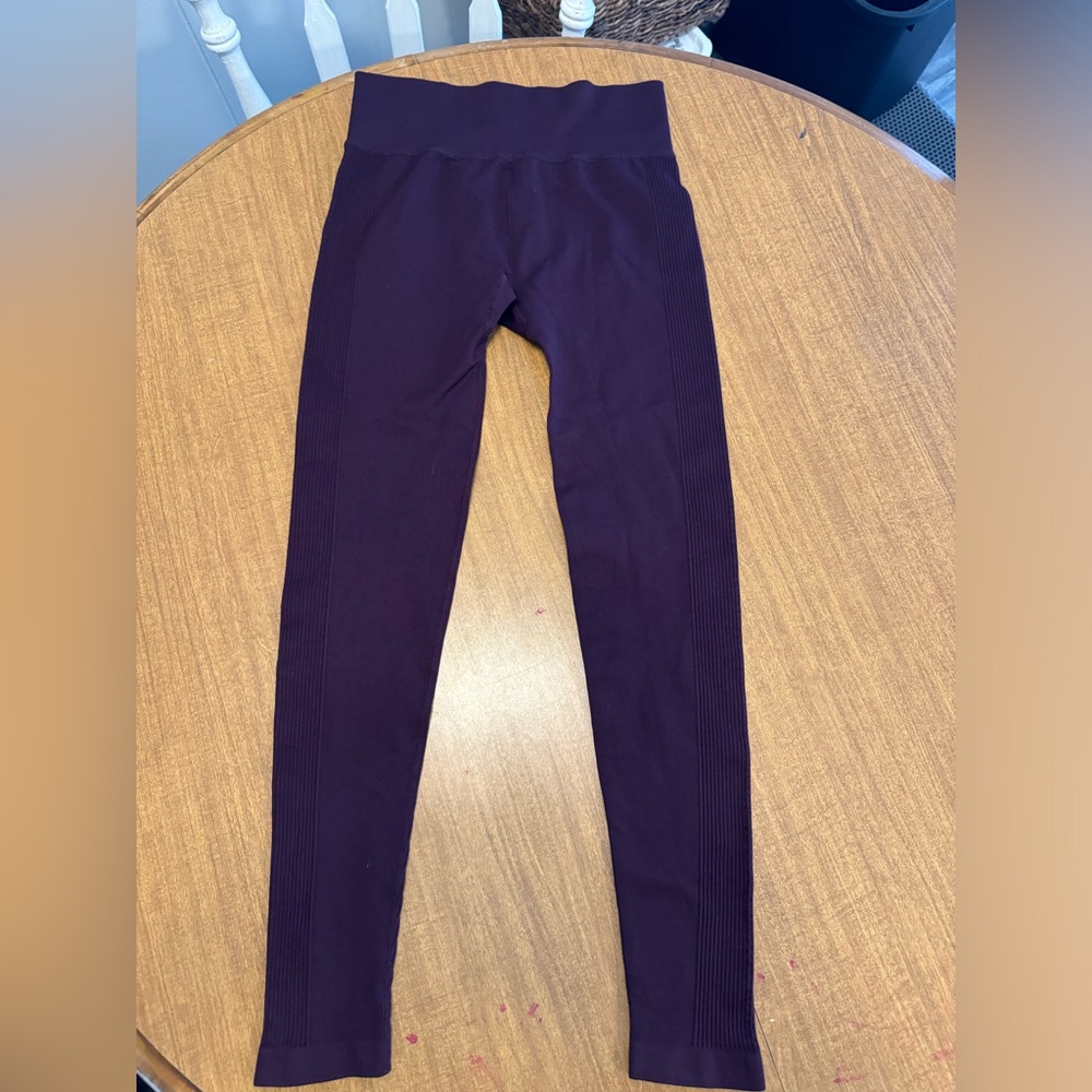 Forever 21 purple leggings size small EUC - Picture 2 of 4